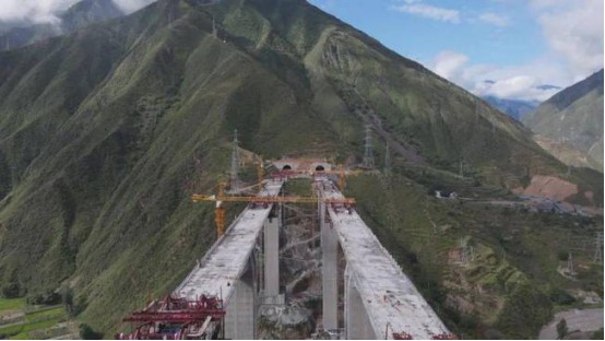******高速公路（G8513）武都至九寨溝建設(shè)項(xiàng)目機(jī)電工程.JPG